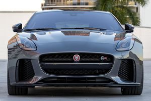 Jaguar F-Type SVR Coupé 2017 d'occasion en excellent état, moteur V8 suralimenté, transmission intégrale, puissance vérifiée sur dynamomètre : 676 ch - Product Image 2