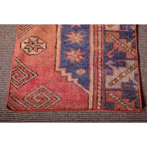 Tapis vintage 1,6 x 2,1 pieds, tapis turc, tapis en laine rouge à motifs géométriques - Product Image 5