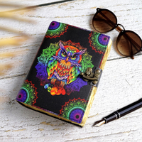 Couverture de carnet en cuir véritable imprimée mandala hibou coloré, faite à la main, avec bord festonné, carnet d'écriture artistique unique, cadeau idéal pour la fête des mères
