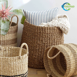 Cesta de lavandería de ratán de jacinto de agua artesanal con asa Organizador de lavandería de almacenamiento elegante y funcional Vietnam - Product Image 5