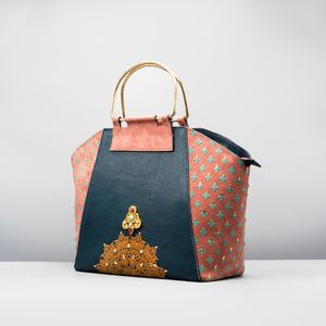 Wholesale Women's Soft Genuine Leather Zipper Closure Waterproof Bucket Tote <b>Bag</b> with Golden Handles for <b>Party</b> Wedding Occasions - Product Image 3