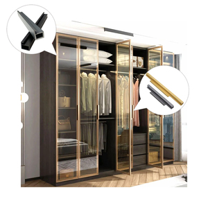 Profilé de porte de placard de cuisine moderne de <span class=keywords><strong>marque</strong></span> XINGQIU, en aluminium et verre, pour armoires, modèle 6063, forme carrée, grade 6000 - Product Image 1