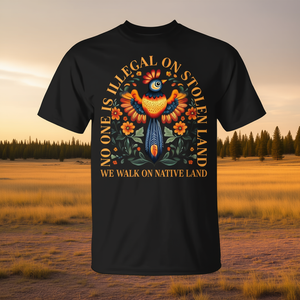 Nessuno è illegale, camminiamo su terra rubata, terra nativa - T-shirt - Product Image 3