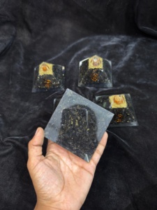 Pirámide de Orgón de Turmalina Negra Natural, Generador de Energía de Cristal, Bobina de Cobre, Escultura Hecha a Mano para Reiki, Meditación y Chakras - Product Image 3