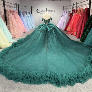 Vestido de noche con volantes, cristales y brillo verde esmeralda 8546 para quinceañera - Product Image 4