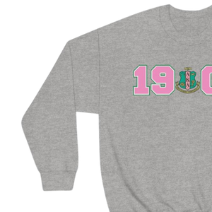 Sudadera con cuello redondo AKA 1908 Year Crest, gris jaspeado con letras griegas estilo chenilla en rosa y verde, estilo pullover para hermandad. - Product Image 3