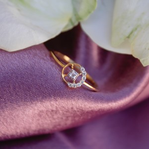 Bague en or massif 18 carats certifiée IGI pour femme, minimaliste, avec diamant rond taille brillant, livraison le jour même - Product Image 2