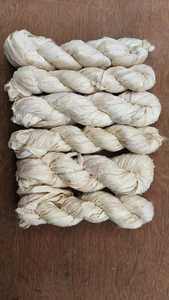 Hilo de cinta reciclada de color marfil de seda Sari hecho a medida, hecho de telas de seda recicladas, ideal para proyectos artesanales y reventa - Product Image 2