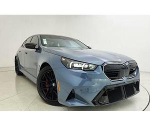 Berline M5 2025 AWD Certifiée d'Occasion - Product Image 1