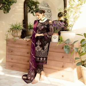 Costumes de créateurs pakistanais en mousseline de soie pour femmes Ramsha Vol A-9 Salwar Kameez & Indian Kurta Set Broderie lourde pour vêtements de fête de luxe - Product Image 4