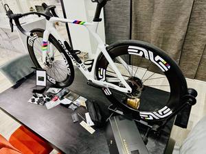 2026 Colnago Y1Rs Carbon Disc SMALL Blanc ENVE 6.7 Couleur des Champions du Monde Colnago - Product Image 3