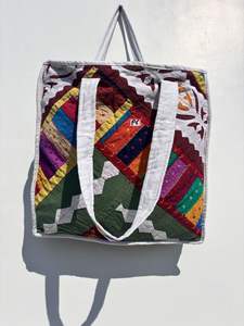 Bolso de mano acolchado de algodón de alta calidad, bolso de compras de retazos hecho a mano, bolso de playa para uso diario y viaje, regalo perfecto - Product Image 5