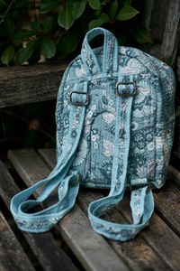 Sac à dos mini imprimé à la main Le Souvenirs, en pur coton, doublure biologique, motif floral bleu et blanc, mode éthique, sac à dos de 10 kg - Product Image 3