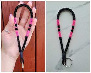 Porte-clés fait main avec perles en bois et anneau en acier inoxydable | Porte-clés coloré en perles de bois et acier inoxydable | VRNQ - Product Image 3