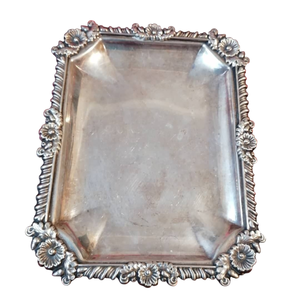 Plateau de service ovale de qualité supérieure en argent plaqué argent, orné de motifs floraux gravés, avec deux poignées, pour servir des collations lors d'événements et à la maison - Product Image 2