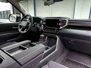 Berline d'occasion pas chère 2020, transmission intégrale, sièges en cuir, moteur 4.5L, automatique, toit ouvrant panoramique - Product Image 3