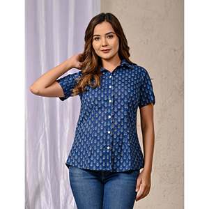 เสื้อเชิ้ตผ้าป๊อปลินพิมพ์ลายดอกไม้สีฟ้า แขนสั้นสำหรับผู้หญิง ปักลายสวยงาม ทรงหลวม ใส่สบาย เหมาะสำหรับฤดูใบไม้ร่วง ไซส์ XL ถึง 4XL - Product Image 3