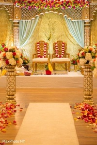 Elegante SILLA DE novio de novia con alas, sillas de alas talladas doradas de diseñador, sillas de alas de boda plisadas doradas con estilo - Product Image 4