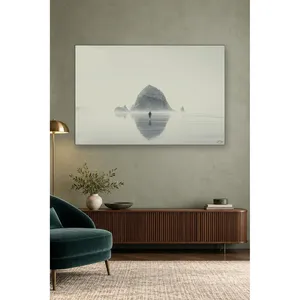 ภาพพิมพ์บนผ้าใบลายฟิดา ร็อค และ โลน วอล์คเกอร์บนชายหาดที่มีหมอก - Product Image 5