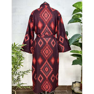 เสื้อคลุมกิโมโนผ้าวูลผสมขนจามรีสำหรับผู้หญิง ลายพิมพ์เพชรสีแดง สไตล์โรแมนติกอบอุ่นสำหรับฤดูหนาว พร้อมกระเป๋าเก๋ไก๋ นุ่มสบาย ผลิตตามแบบ ODM - Product Image 6