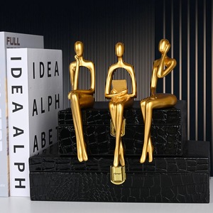 Figurine élégante en métal doré, objet de table artisanal, accent décoratif moderne, cadeau idéal pour la maison, fabriqué à la main en Inde - Product Image 4