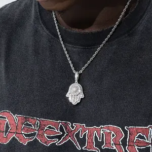 Iced Out VVS Moissanite Hamsa mano colgante Pave y Baguette corte Pave encanto protección joyería diamante probador paso - Product Image 4