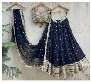 Presentación de nuevo hermoso diseñador boda Lehenga choli con bordado y trabajo de secuencia para mujeres, dama de honor Lehenga Choli - Product Image 3