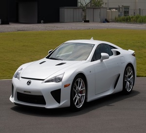 Sử Dụng 2012 Lexus LFA Sedan Tự Động LHD Ngọc Trai Trắng Bên Ngoài Màu Đỏ/Đen Da Nội Thất 4.8L V10 Turbo 8L AWD Ánh Sáng Da R18 - Product Image 1