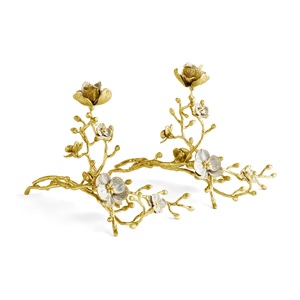 Bougeoir élégant en métal au design floral avec un look antique de qualité supérieure, parfait pour les dîners romantiques ou la décoration intérieure vintage - Product Image 6