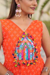 2024 été nouvelle mode filles longue grande taille col en v Georgette Bandhani imprimer mariage plage formel parole longueur vêtements tissés - Product Image 4