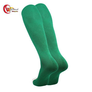 บริการ OEM ราคาโรงงาน ถุงเท้าฟุตบอลผู้ชายสำหรับฤดูหนาว ถักทอจากวัสดุที่เป็นมิตรกับสิ่งแวดล้อม ระบายอากาศได้ดี คุณภาพสูง พร้อมโลโก้ที่ข้อเท้า - Product Image 2