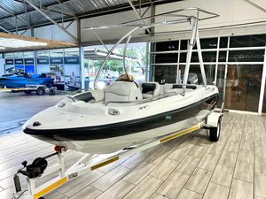 Lancha de Pesca de Aluminio Soldado de 7.5m, Yate Deportivo para Recreación - Product Image 2