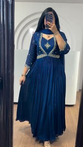 Última moda de mujer de uso ocasional Chinon seda paquistaní Salwar Kameez para Ramadán al mejor precio - Product Image 4