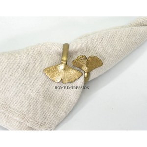 Anneau de serviette minimaliste en métal doré avec finition polie brillante, design moderne et élégant pour les cadeaux de mariage, en stock et personnalisable - Product Image 1