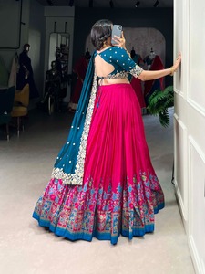Lehenga Choli de Seda Estampada con Lentejuelas y Bordado de Hilo Estilo Navratri para Adultos - Product Image 3