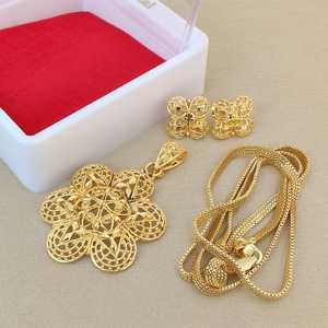 Hermoso juego de colgantes Mangalsutra Premium con pendientes a juego, joyería india tradicional, ideal para uso diario, festivales - Product Image 1