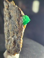 Batu Permata Emerald Natural Glow Gemstone Swat, Spesimen Potongan 51,23 Gram, Kristal Beryl Hijau, Batu Permata Lepas 66,98x14,36x15,55mm, Pakistan
