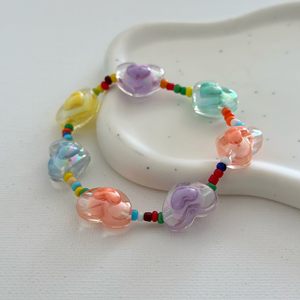 Bracelet en forme de cœur perlé arc-en-ciel pour filles Bijoux en plastique élastique mignon avec bande en acier inoxydable plaqué or et pierre perlée - Product Image 2