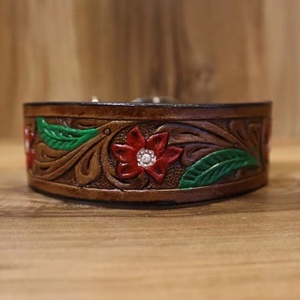 Colliers de chien rembourrés doux en cuir de haute qualité avec taille de conception usinée à la main florale disponible pour les utilisations de chiens de compagnie - Product Image 1