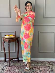 ชุดสายพิเศษยาวถึงข้อเท้าสำหรับงานแต่งงานพร้อมโบว์ผ้าพันคอสำหรับงานปาร์ตี้และพิธี haldi หนึ่งชุด - Product Image 2