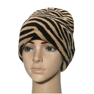 หมวกบีนนี่ถักสำหรับผู้หญิงและผู้ชายหมวกฤดูหนาวรักษาความอบอุ่นโลโก้แบบกำหนดเอง - Product Image 6