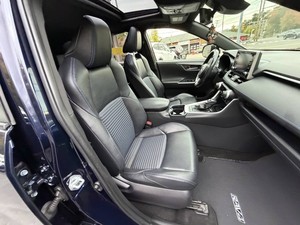 BONNE AFFAIRE Toyota <span class=keywords><strong>RAV4</strong></span> XSE <span class=keywords><strong>AWD</strong></span> 4 portes SUV <span class=keywords><strong>2019</strong></span>, transmission automatique, 6 cylindres, sièges en cuir - Product Image 2