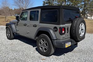 Jeep Wrangler Unlimited Sport 4x4 Usado en Excelentes Condiciones, Año 2018 - Product Image 3