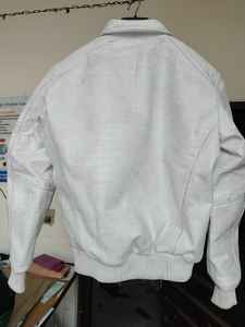 Chaqueta Bomber de Invierno Impermeable y Cortavientos, de Piel de Oveja Genuina, con Logotipo Frontal en Relieve, Talla Personalizada, Estilo Vintage y Ecológico - Product Image 3