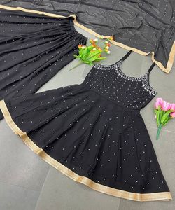 Les femmes indiennes et pakistanaises portent des vêtements pour la boutique du magasin avec le prix de gros Tissus de soie brodés et imprimés Vêtement de festival - Product Image 1