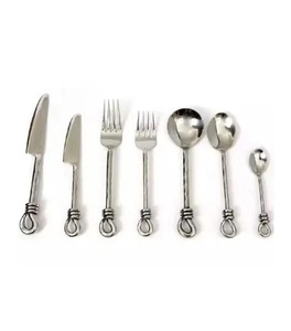 Diseño de lujo Tamaño personalizado Juego de cubiertos disponible Juego de cubiertos de comida de acero inoxidable hecho a mano Al mejor precio. - Product Image 1