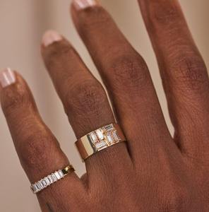 Anillo de Boda Romántico con Seis Diamantes Cultivados en Laboratorio con Corte Baguette, 0.88 CTW, Media Eternidad, Anillo de Compromiso, Anillo Ancho, Joyería Nupcial - Product Image 2