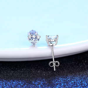 ต่างหูมอยซาไนต์รูปหัวใจประดับเพชร 1 กะรัต D/VVS1 - Product Image 3