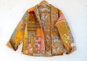 Nouveauté Veste matelassée doublée réversible Manteaux de travail indiens avec écussons faits à la main Veste matelassée bohème pour femmes - Product Image 2