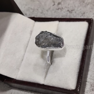 Bague pour femme en argent sterling 925 avec pierre brute naturelle de labradorite martelée, ajustable, pour fêtes et Noël - Product Image 2